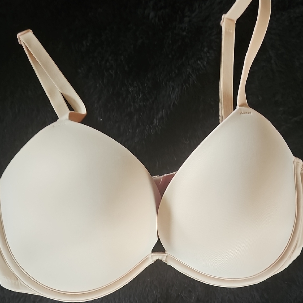Victoria's Secret Cream Bra